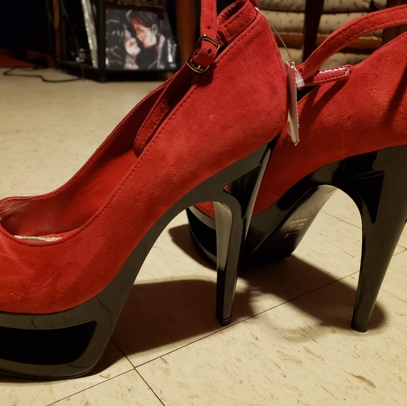 NWT Bakers Red and Black Cutout Heels - Picture 3 of 3